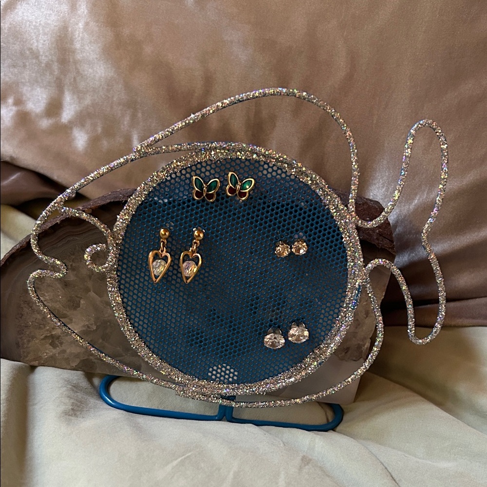Fish-Shaped Holder with earrings